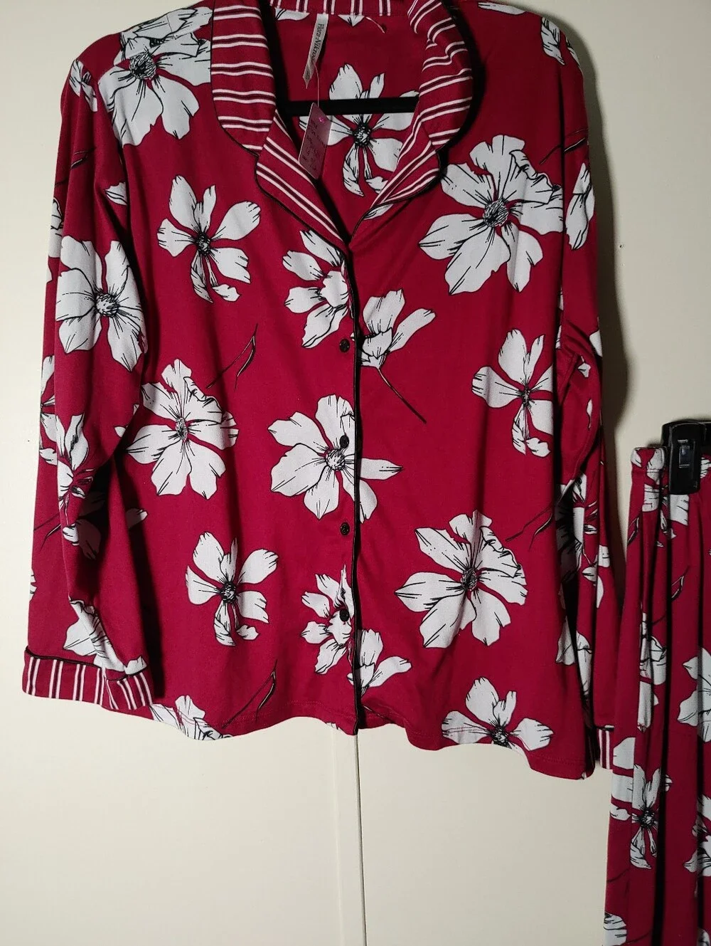 Like New Flora Nikrooz Classy LG 10/12 Floral Long Sleeve Pajama Set